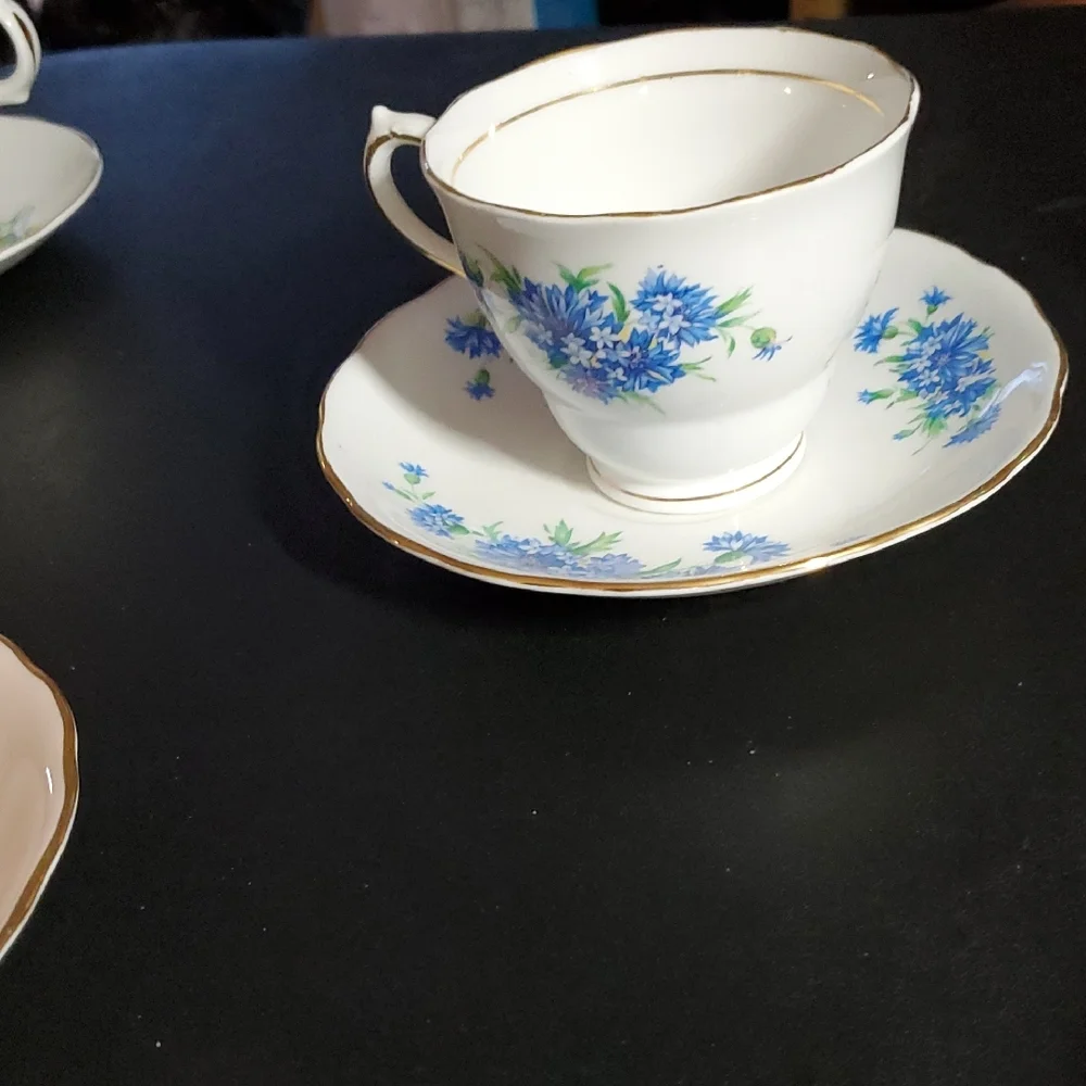 Eight Different Sets Of Floral Porcelain Teacup and Saucer Set - Picture 7 of 13